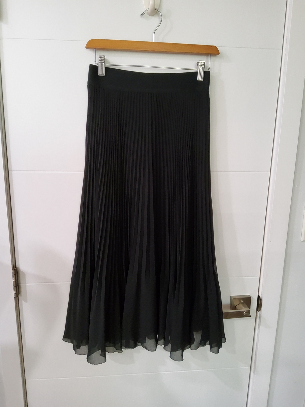 Wilfred Black Pleated Midi Skirt Size 4 - Picture 4 of 14